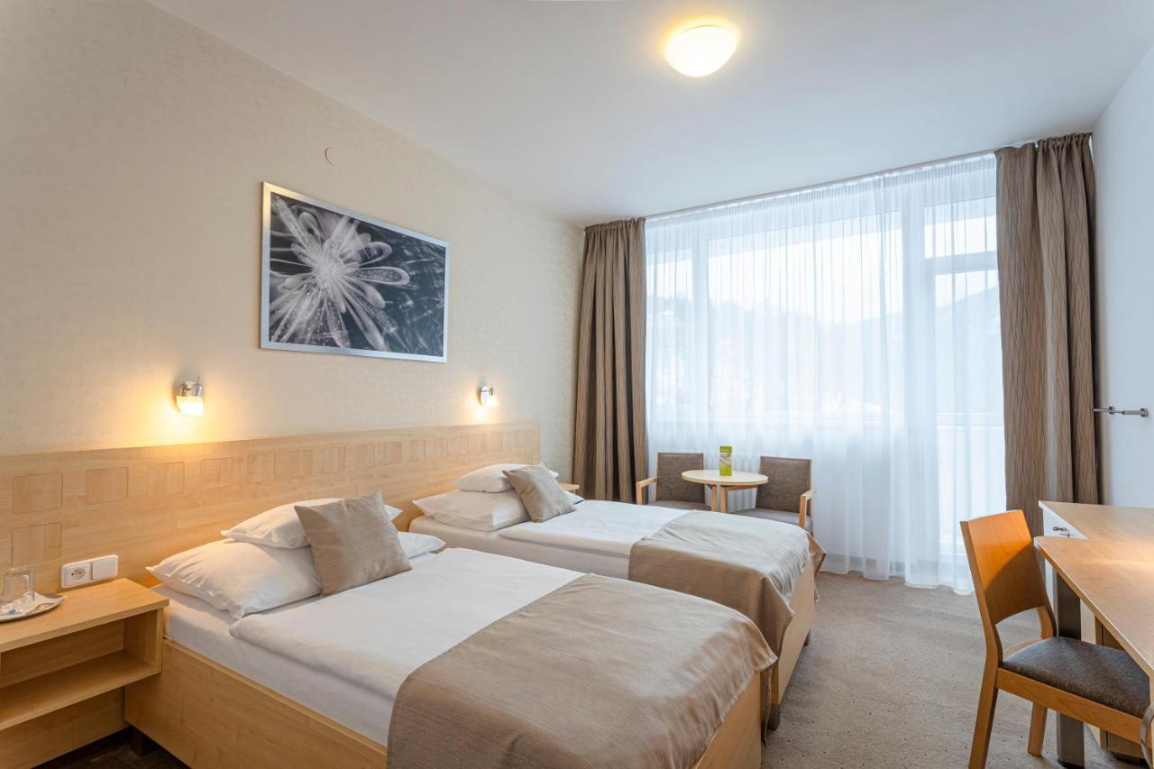 Hotel Behounek ياخيموف المظهر الخارجي الصورة