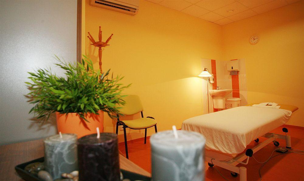Hotel Behounek ياخيموف المظهر الخارجي الصورة